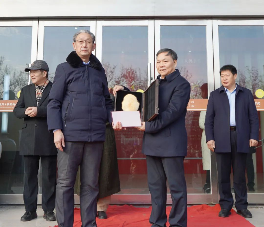 https://www.zzut.edu.cn/__local/1/22/3A/36F5CB4ABE1549C3DA467626DFD_57709AEC_19AD6.jpg?e=.jpg